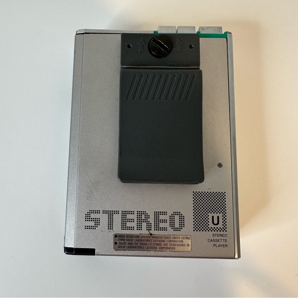 Aiwa HS-U07 Cassette Player Walkman With Stereo Cassette Working - Picture 6 of 14